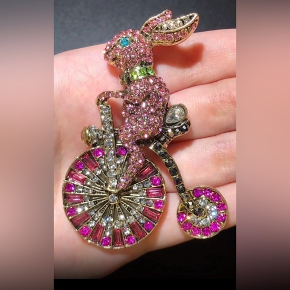 Accessories - Elegant Pink and Gold Crystal Brooch Metal Base